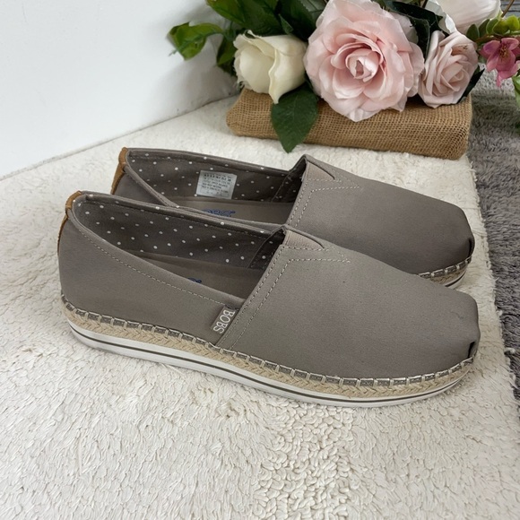 Shoes - Bobs Skechers shoes size 8.5